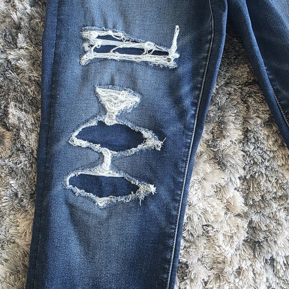 American Eagle Distressed Curvy Hi-Rise Jeggings - Picture 6 of 16